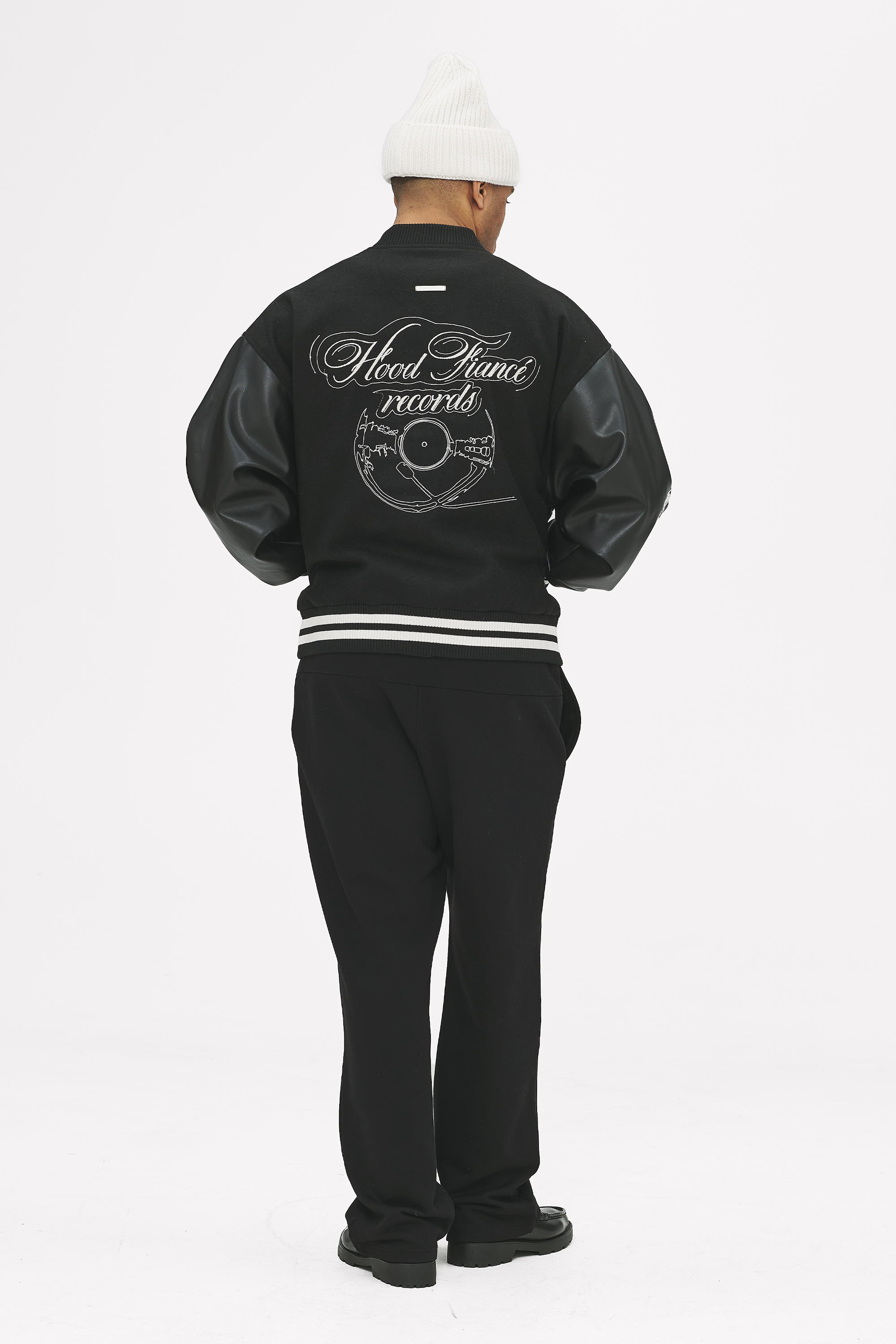 Ganzkörper_back_RECORDS VARSITY JACKET BLACK