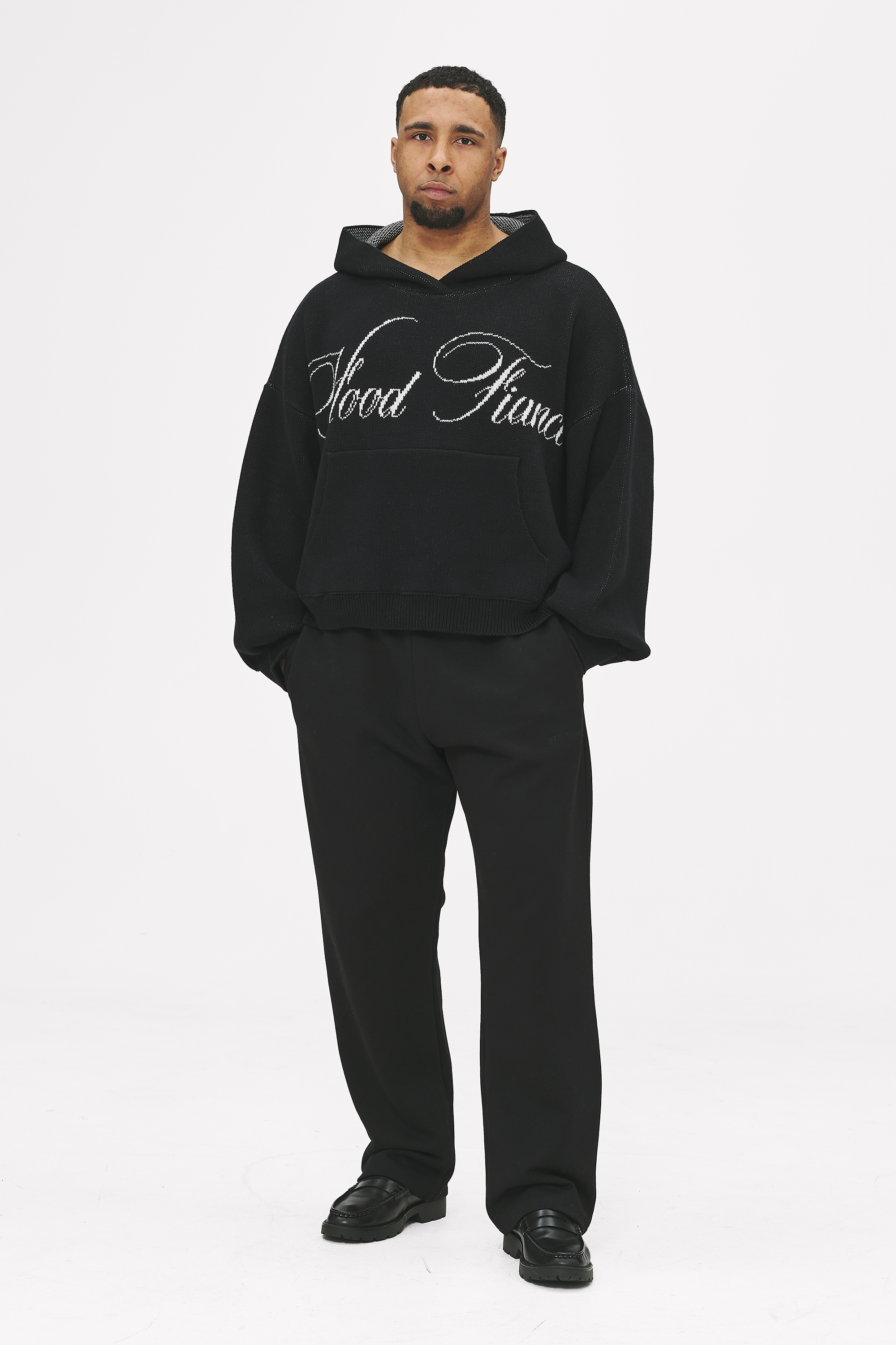 Ganzkörper_front_VOLUME HEAVY KNIT HOODIE BLACK